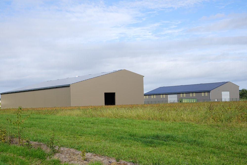 découvrez les avantages des hangars photovoltaïques en 2025 : une solution innovante pour allier espace de stockage et production d'énergie renouvelable. optimisez votre empreinte carbone tout en générant des économies d'énergie.