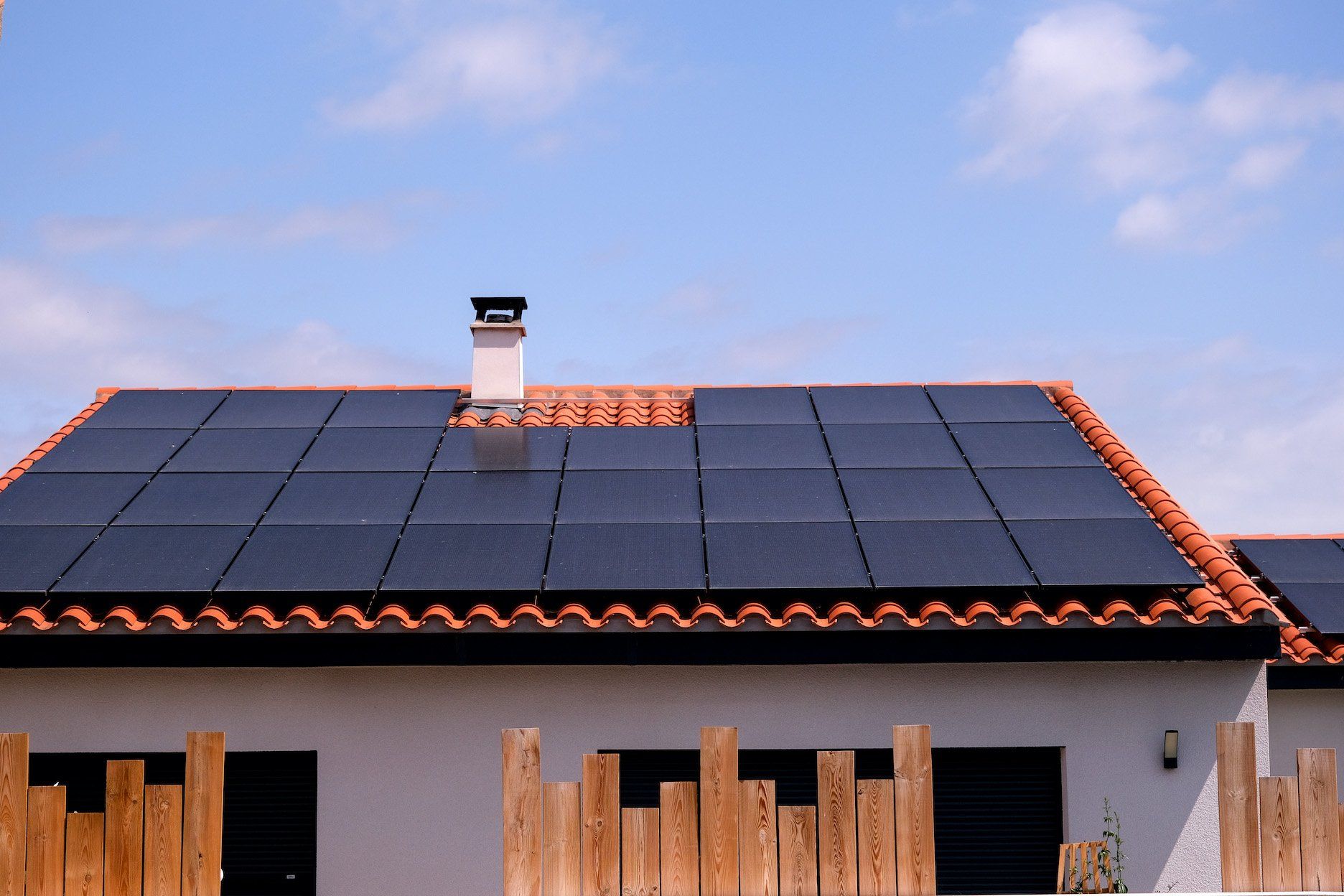 d&eacute;couvrez les avantages des panneaux solaires pour votre maison : production d'&eacute;nergie renouvelable, &eacute;conomies sur vos factures d'&eacute;lectricit&eacute; et r&eacute;duction de votre empreinte carbone. investissez dans l'avenir durable d&egrave;s aujourd'hui !