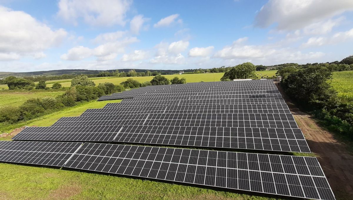 d&eacute;couvrez les avantages des panneaux solaires en bretagne : une &eacute;nergie propre et renouvelable adapt&eacute;e aux sp&eacute;cificit&eacute;s climatiques de la r&eacute;gion. informez-vous sur les solutions d'installation, les &eacute;conomies d'&eacute;nergie et les aides financi&egrave;res disponibles pour vous lancer dans l'&eacute;nergie solaire.