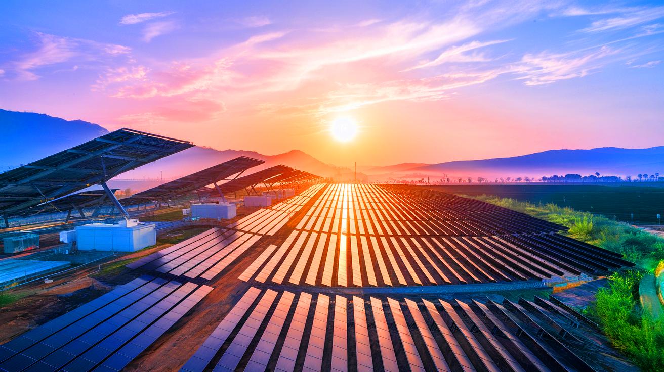 d&eacute;couvrez la r&eacute;volution solaire 2025 : un tournant d&eacute;cisif vers des &eacute;nergies renouvelables durables. plongez dans les avanc&eacute;es technologiques, les enjeux environnementaux et les solutions innovantes qui fa&ccedil;onneront notre avenir &eacute;nerg&eacute;tique.